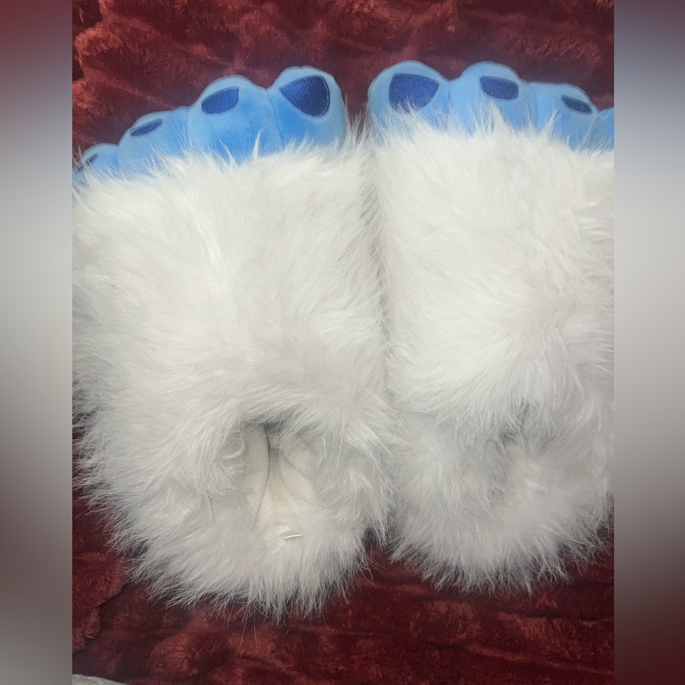 Slippers - Size 5/6 Youth
